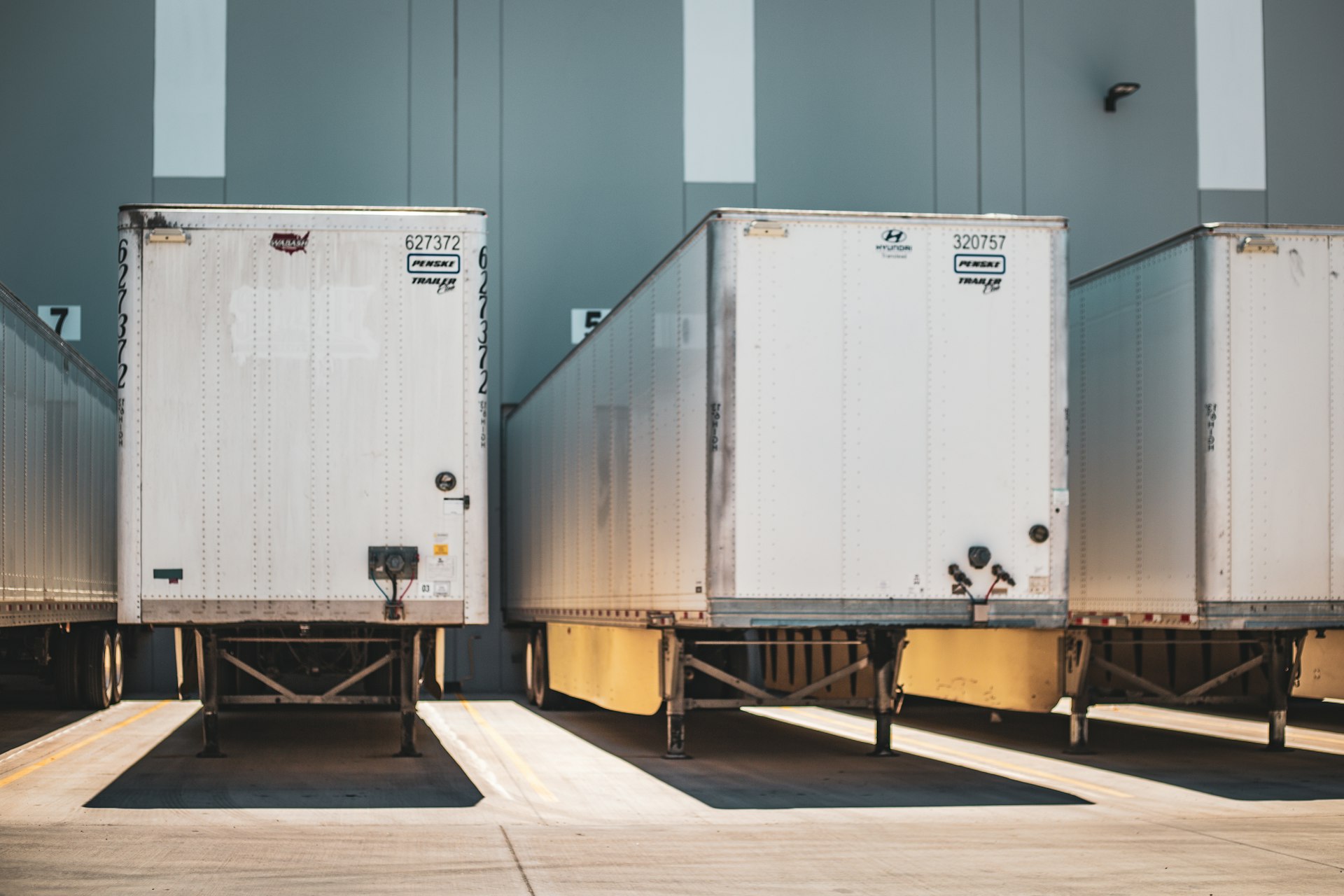 IoT cold chain logistik: sensor pemantau suhu pada armada truk berpendingin di Indonesia