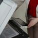 OCR AI dokumen logistik mengubah proses scan dokumen fisik menjadi data digital secara otomatis