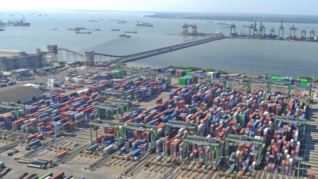 Integrasi sistem EDI vs API logistik di pelabuhan peti kemas Indonesia