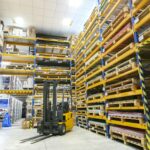 IoT asset tracking pada pallet dan kontainer di gudang logistik