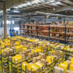 Interior gudang logistik modern yang siap menerapkan smart glasses gudang logistik untuk proses picking barang