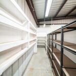 WMS cloud vs on-premise untuk gudang logistik
